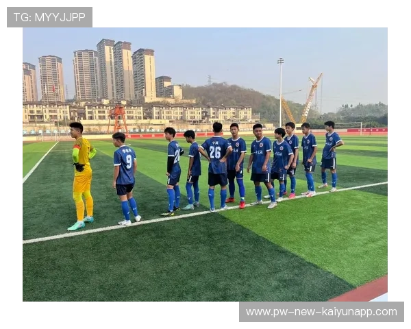 足球联赛在青训扶持中鼓励俱乐部与学校联合办学与学分互认，俱乐部与中学足球培训合作协议